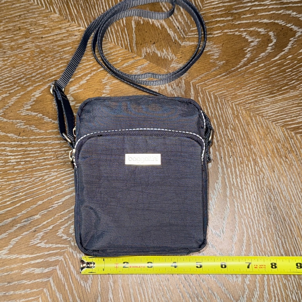 Baggallini Take Two RFID Bryant Crossbody bag in dark charcoal nylon - Picture 7 of 10
